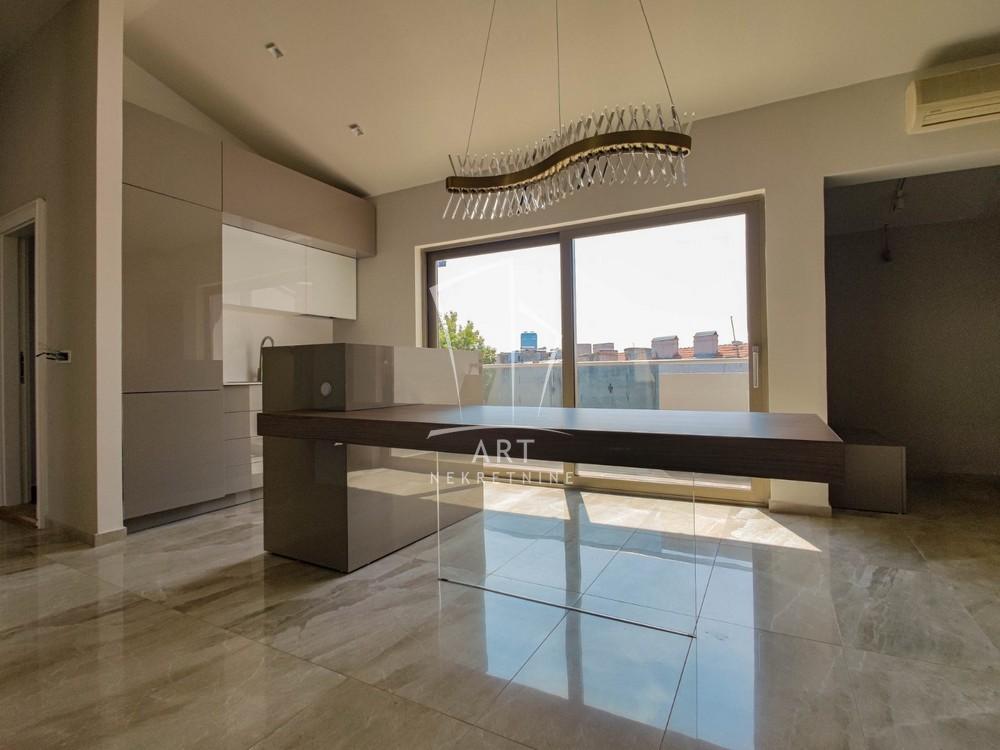 Slika 1 - Čubrina, Trosoban stan za izdavanje, 88m2, 1.400€