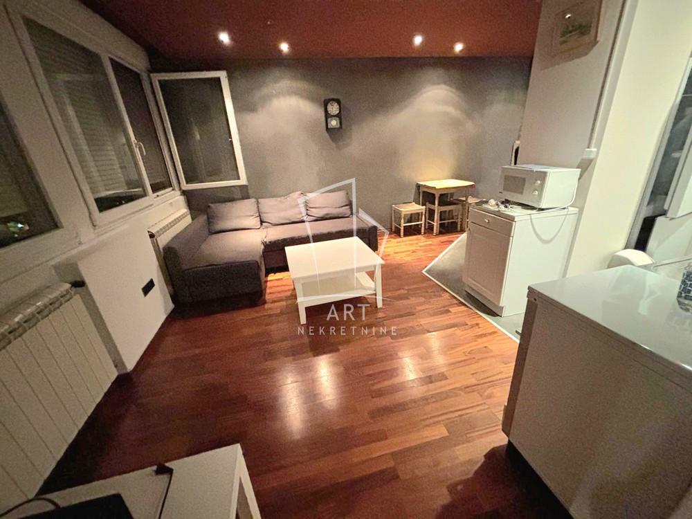 Slika 1 - Vidovdanska, Jednoiposoban stan za izdavanje, 47m2, 500€