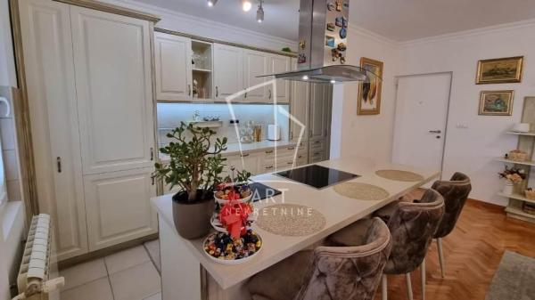 Slika 11 - Bulevar JNA,  Kuća na prodaju, 328m2, 1.600.000€
