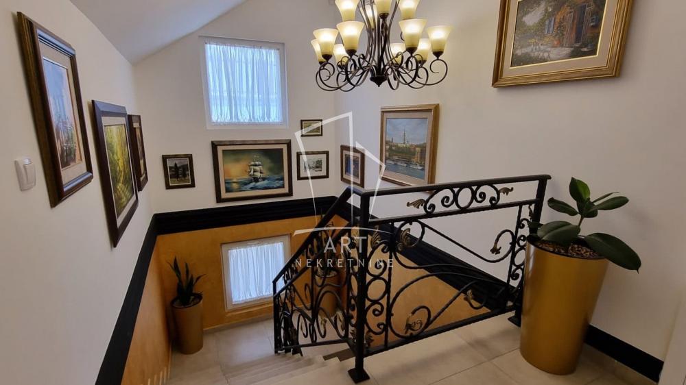 Slika 10 - Bulevar JNA,  Kuća na prodaju, 328m2, 1.600.000€