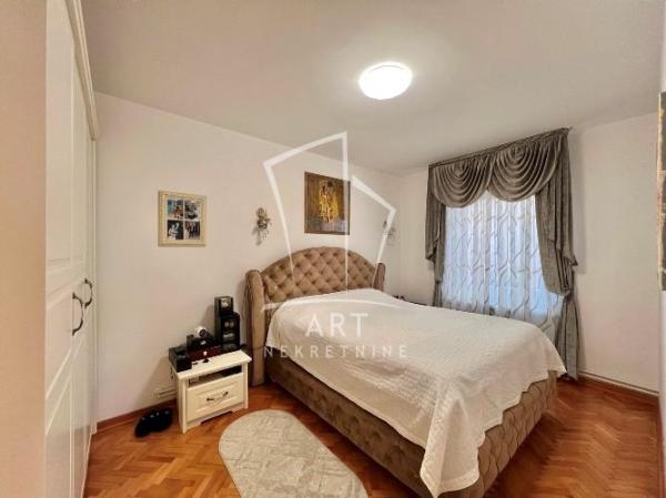 Slika 4 - Bulevar JNA,  Kuća na prodaju, 328m2, 1.600.000€