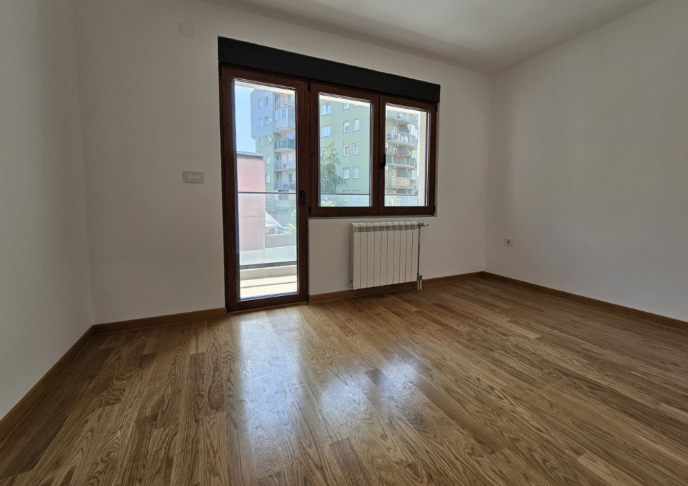 Slika 3 - Crveni Pevac, u blizini Delta Planeta, Četvorosoban stan na prodaju, 88m2, 202.400€