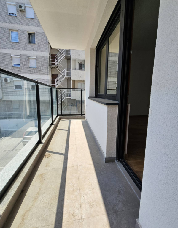 Slika 5 - Crveni Pevac, u blizini Delta Planeta, Četvorosoban stan na prodaju, 88m2, 202.400€