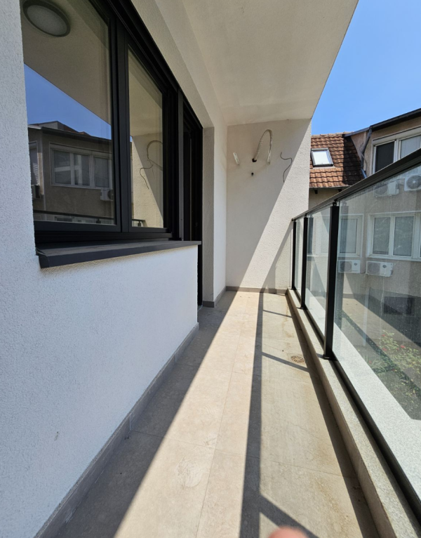 Slika 4 - Crveni Pevac, u blizini Delta Planeta, Četvorosoban stan na prodaju, 88m2, 202.400€