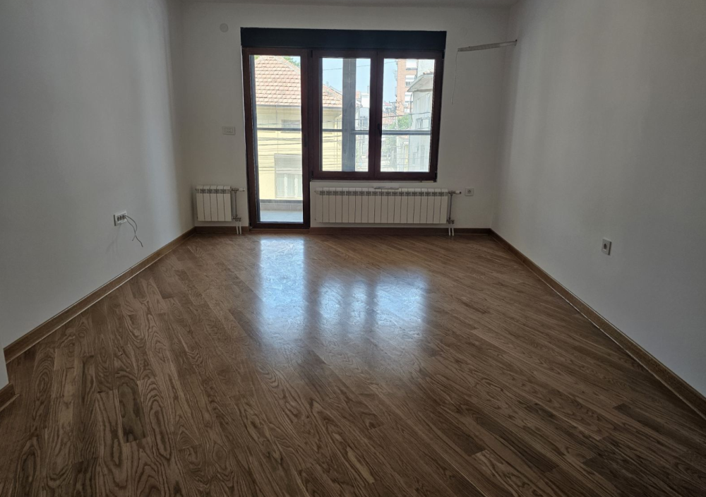 Slika 2 - Crveni Pevac, u blizini Delta Planeta, Četvorosoban stan na prodaju, 88m2, 202.400€