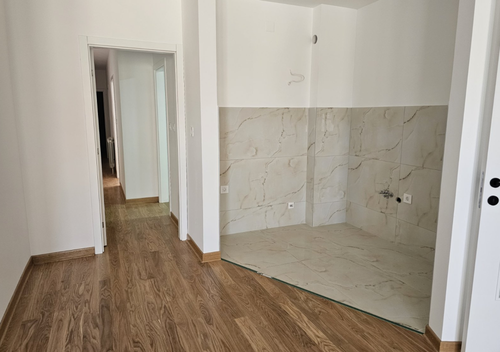 Slika 7 - Crveni Pevac, u blizini Delta Planeta, Četvorosoban stan na prodaju, 88m2, 202.400€