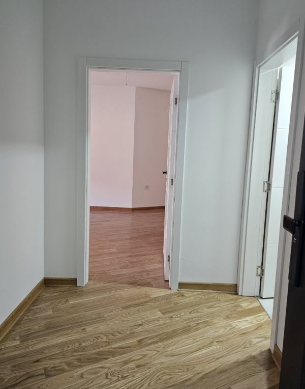 Slika 6 - Crveni Pevac, u blizini Delta Planeta, Četvorosoban stan na prodaju, 88m2, 202.400€