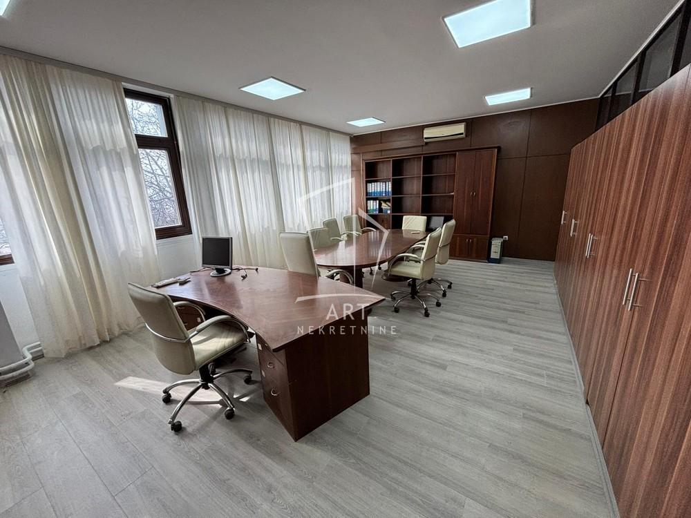 Slika 1 - Mite Ružića,  Lokal za izdavanje, 400m2, 4.000€