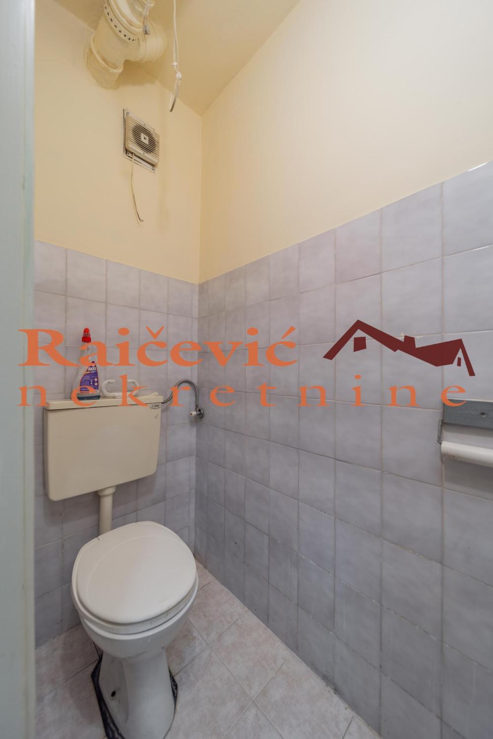 Slika 4 - Skender Begova,  Lokal za izdavanje, 84m2, 700€