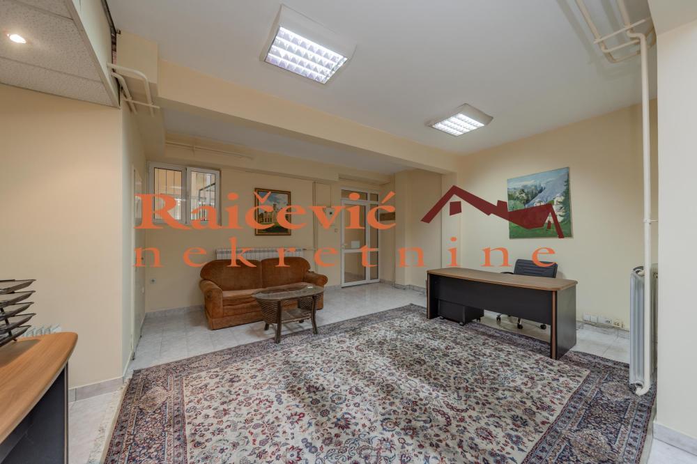 Slika 10 - Skender Begova,  Lokal za izdavanje, 84m2, 700€