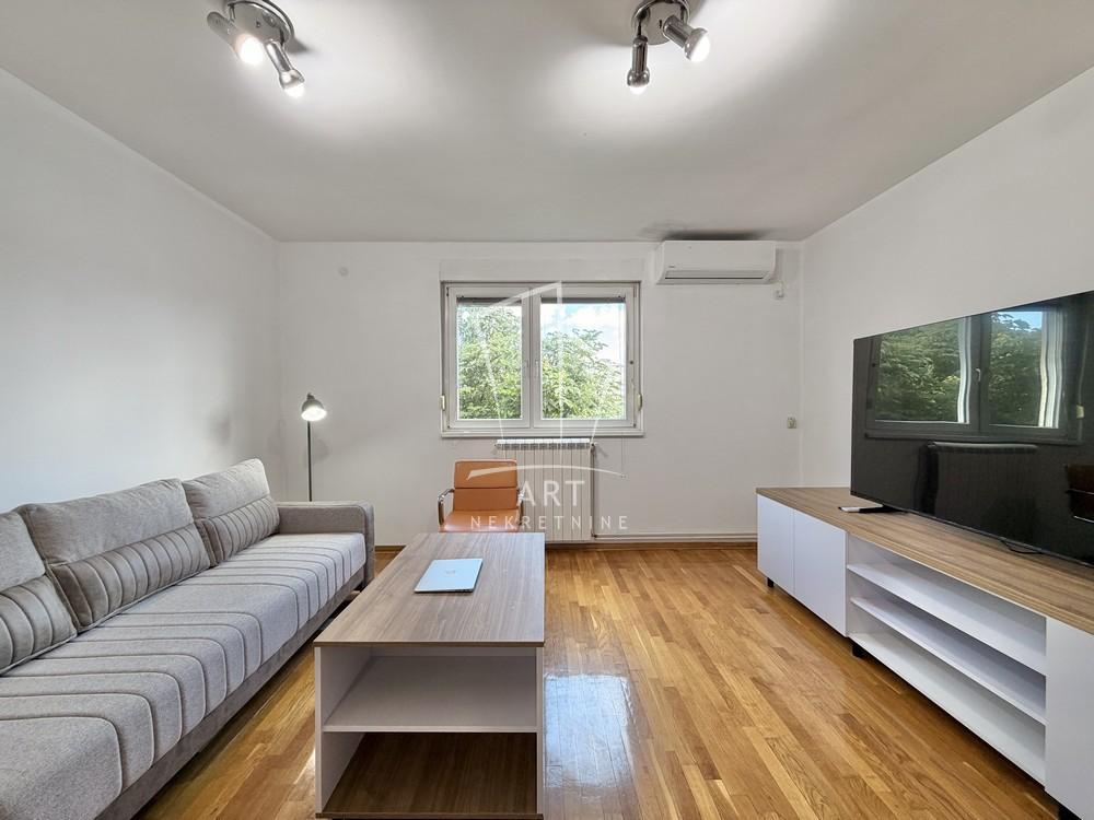 Slika 1 - Radoja Domanovića, Četvorosoban stan na prodaju, 87m2, 350.000€