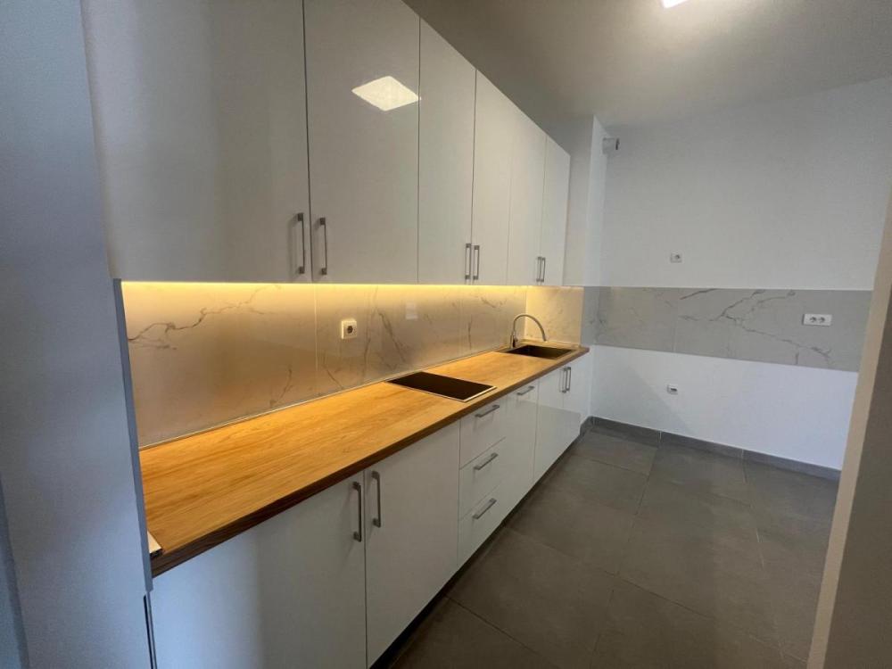 Slika 8 - Trosoban stan za izdavanje, 112m2, 2.400€