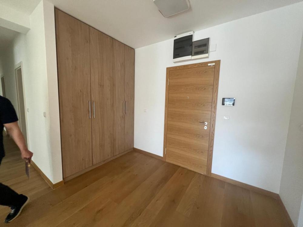 Slika 4 - Trosoban stan za izdavanje, 112m2, 2.400€