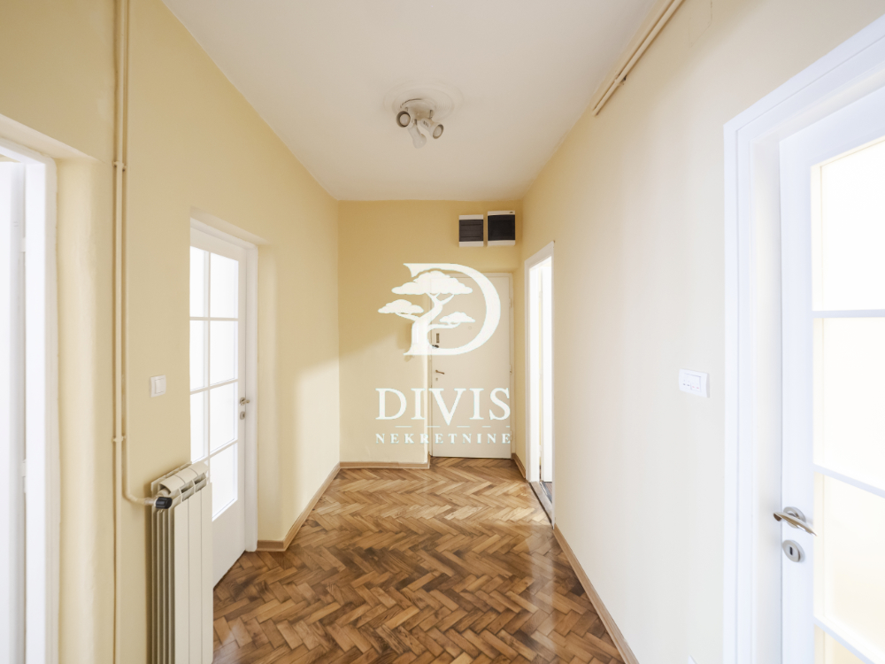 Slika 1 - Cetinjska, Četvorosoban stan na prodaju, 65m2, 350.000€