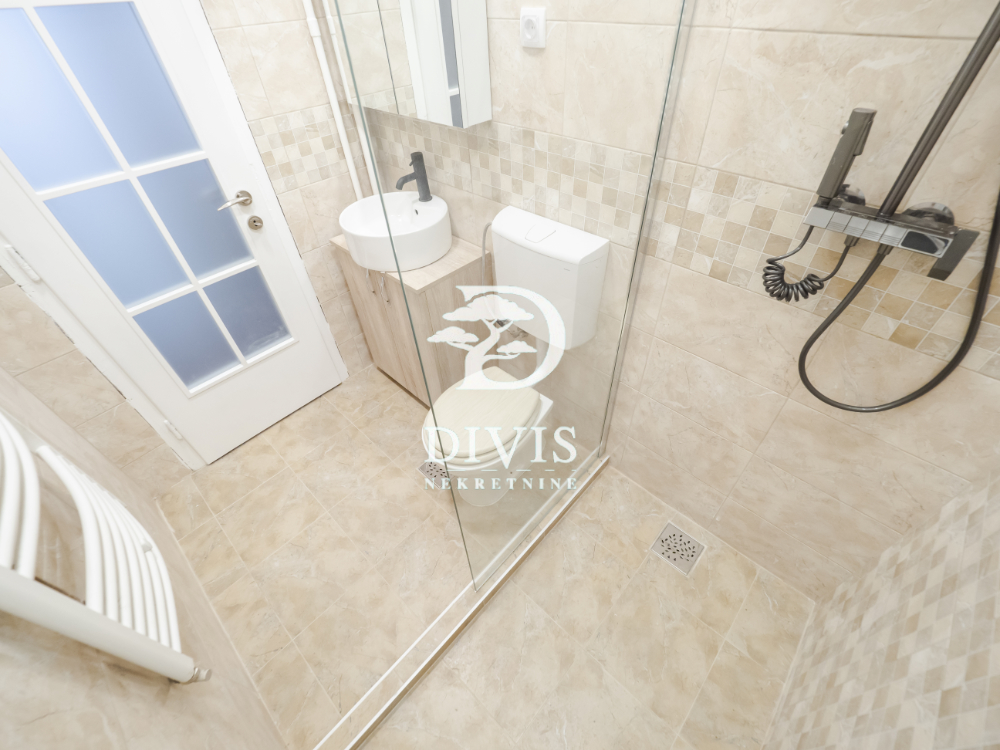 Slika 9 - Cetinjska, Četvorosoban stan na prodaju, 65m2, 350.000€