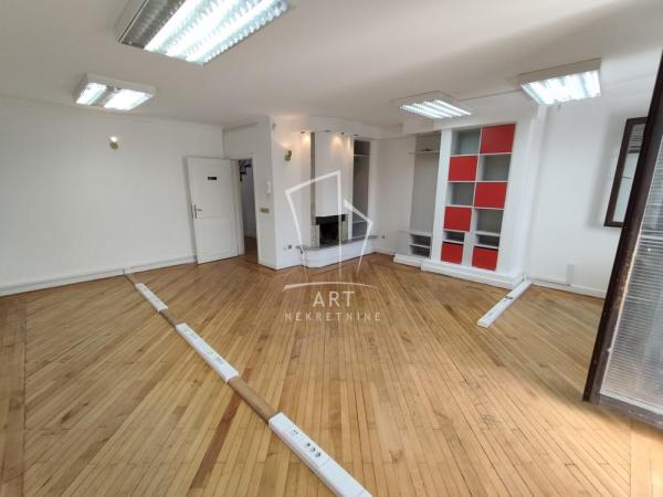 Slika 1 - Ulofa Palmea,  Kuća za izdavanje, 270m2, 1.600€