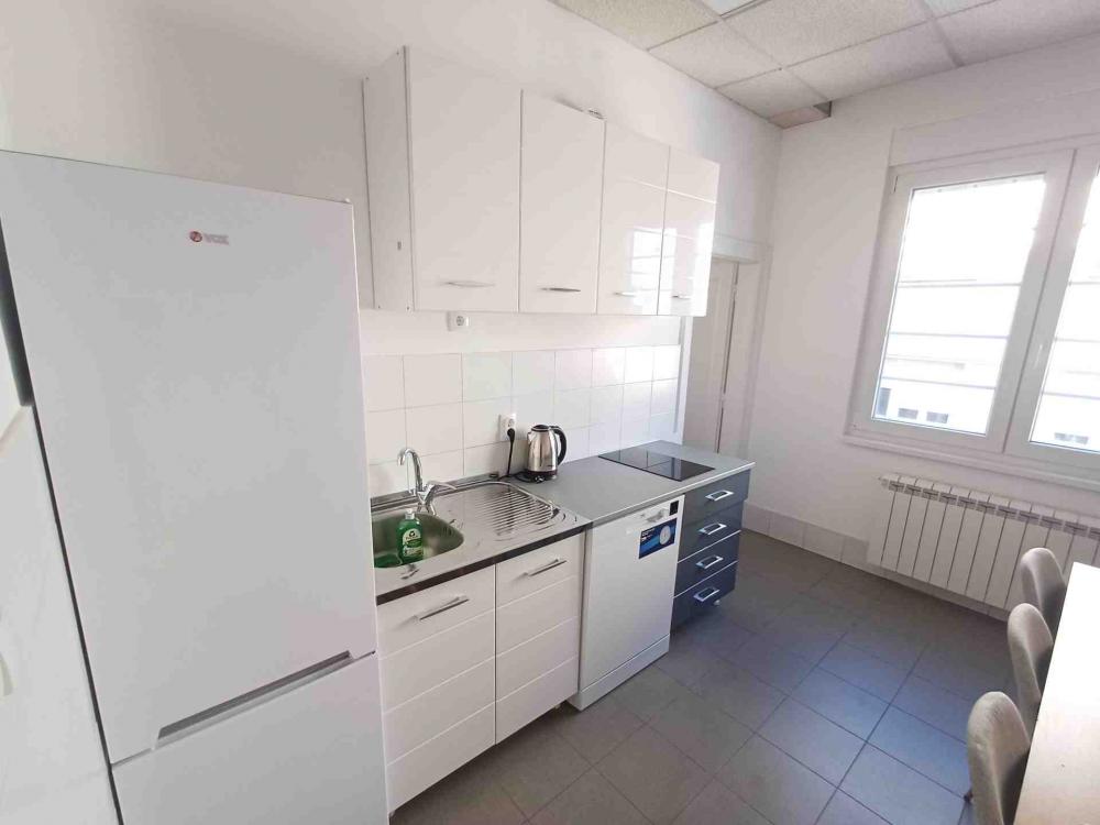 Slika 8 - Bulevar Despota Stefana,  Lokal za izdavanje, 135m2, 1.300€