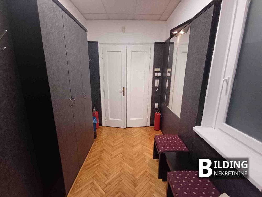 Slika 10 - Bulevar Despota Stefana,  Lokal za izdavanje, 135m2, 1.300€