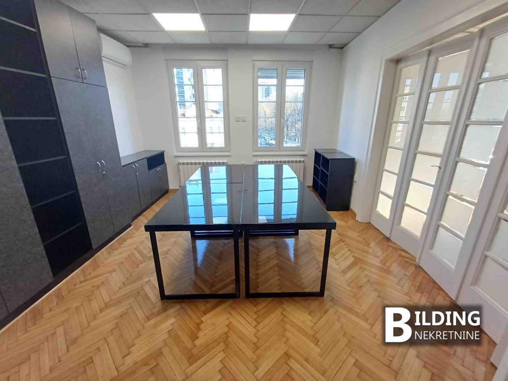 Slika 4 - Bulevar Despota Stefana,  Lokal za izdavanje, 135m2, 1.300€