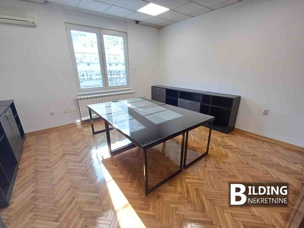 Slika 3 - Bulevar Despota Stefana,  Lokal za izdavanje, 135m2, 1.300€