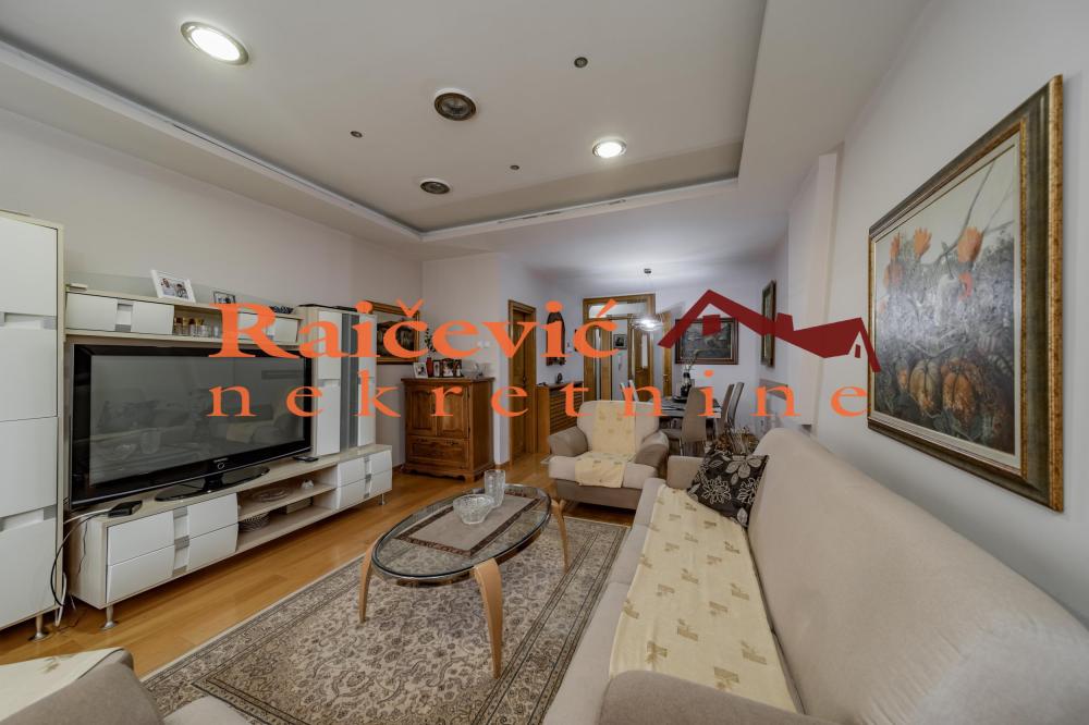 Slika 1 - Milovana Jankovica, Kuća na prodaju, 250m2, 500.000€