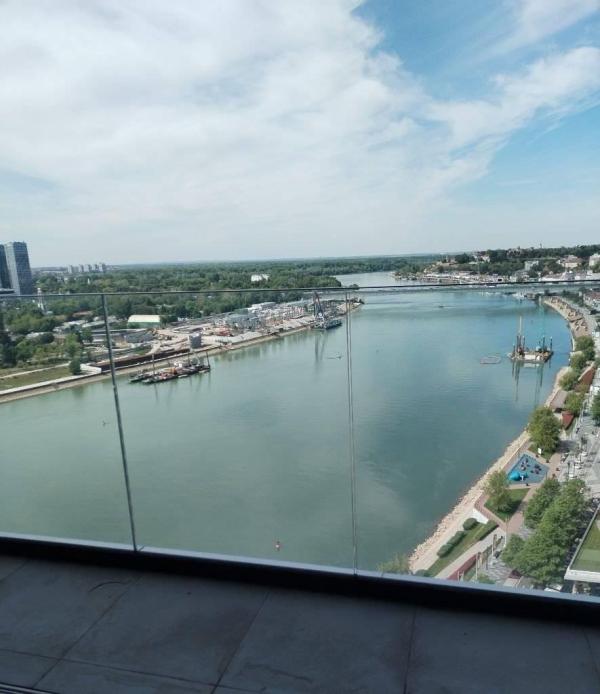 Slika 1 - Hercegovačka, Četvorosoban stan na prodaju, 176m2, 1.510.000€