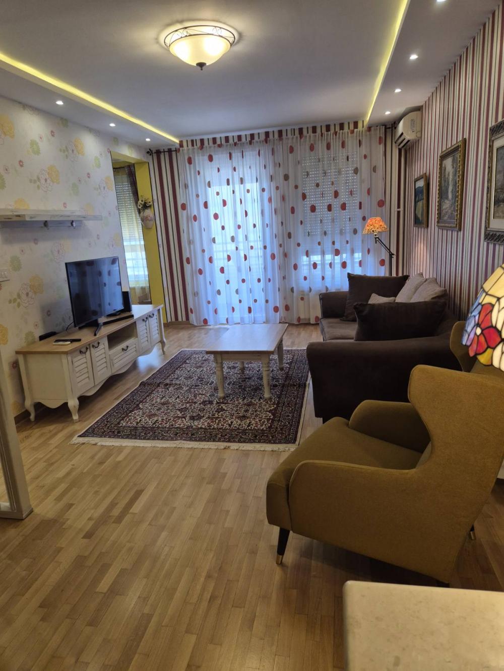 Slika 1 - Jurija Gagarina, Trosoban stan za izdavanje, 102m2, 1.400€