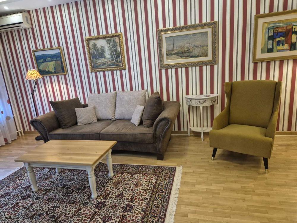 Glavna slika -Jurija Gagarina, Trosoban stan za izdavanje, 102m2, 1.400€
