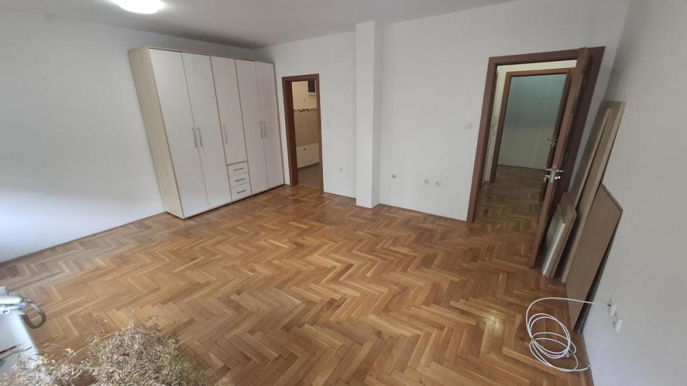 Slika 4 - Dvosoban stan za izdavanje, 67m2, 500€