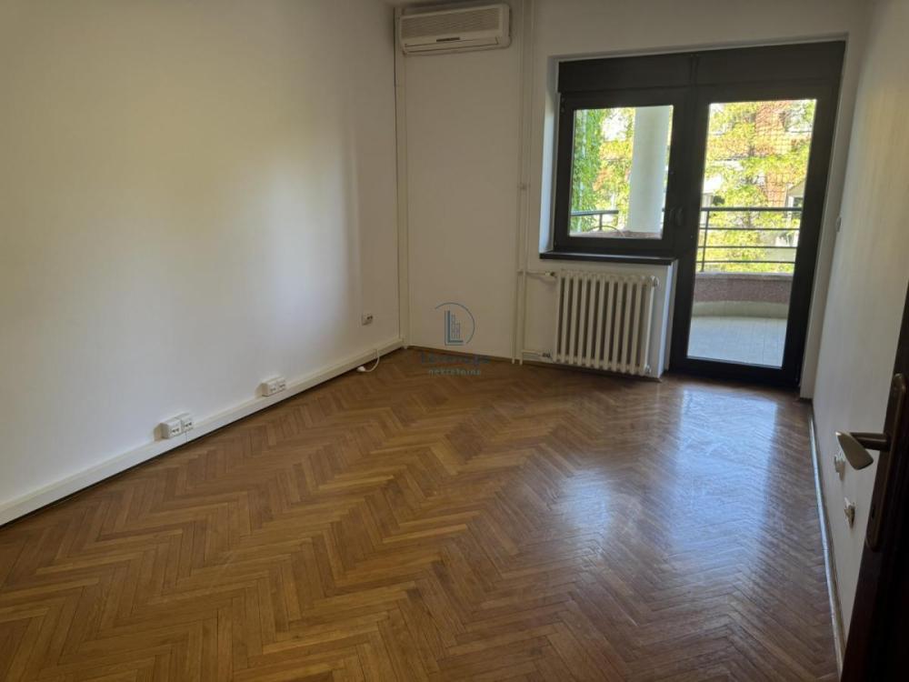 Slika 6 -  Kuća za izdavanje, 290m2, 2.500€