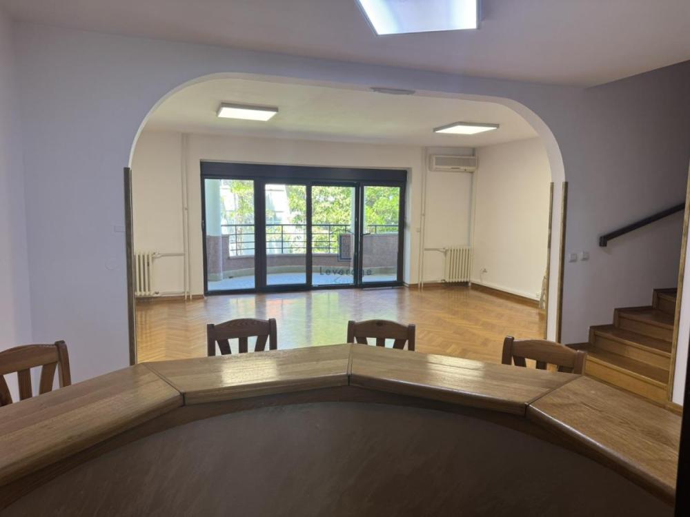 Slika 1 -  Kuća za izdavanje, 290m2, 2.500€