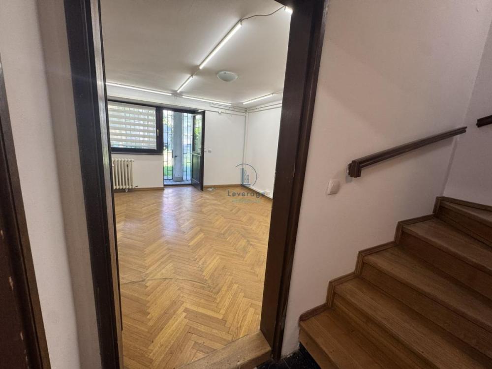 Slika 3 -  Kuća za izdavanje, 290m2, 2.500€