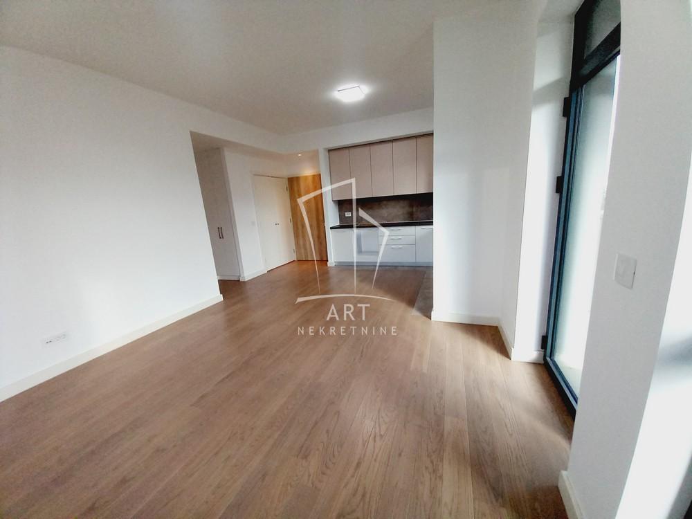 Slika 2 - Bulevar Vudroa Vilsona, Trosoban stan za izdavanje, 74m2, 1.300€