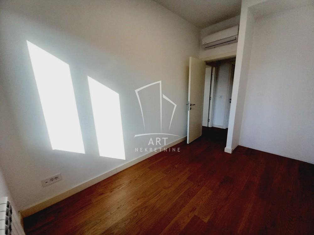 Slika 7 - Bulevar Vudroa Vilsona, Trosoban stan za izdavanje, 74m2, 1.300€