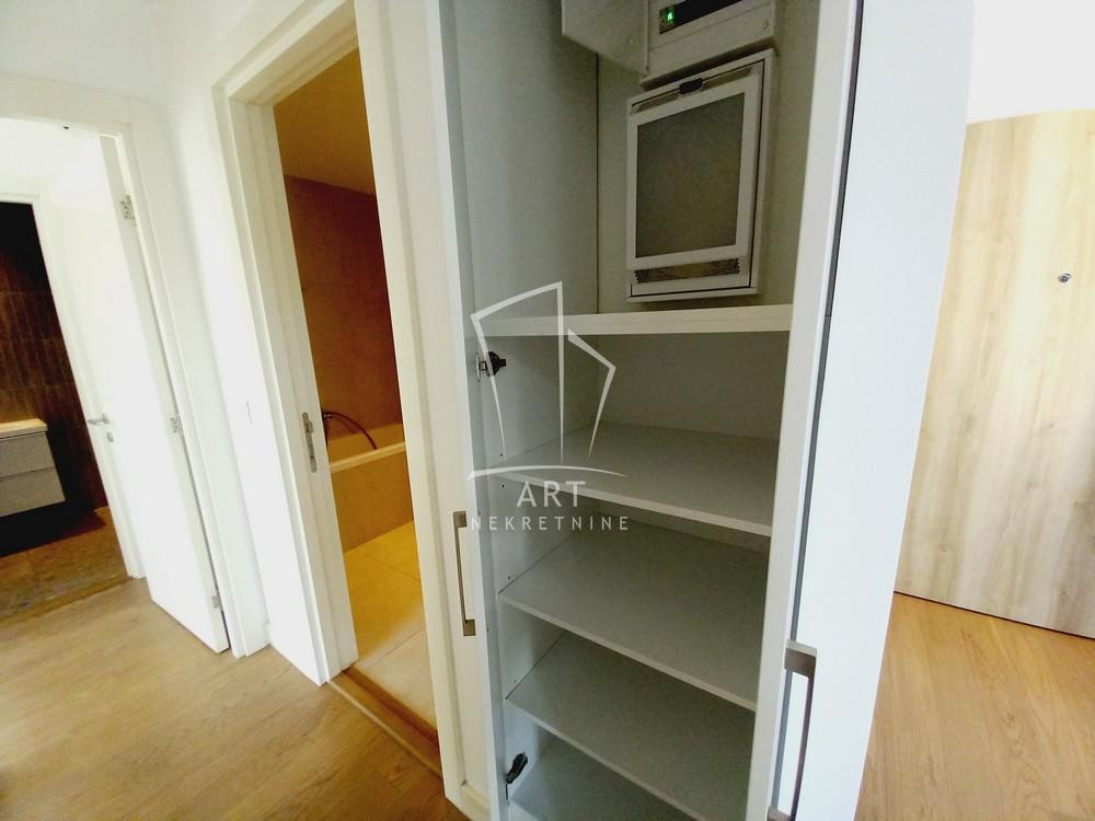 Slika 8 - Bulevar Vudroa Vilsona, Trosoban stan za izdavanje, 74m2, 1.300€