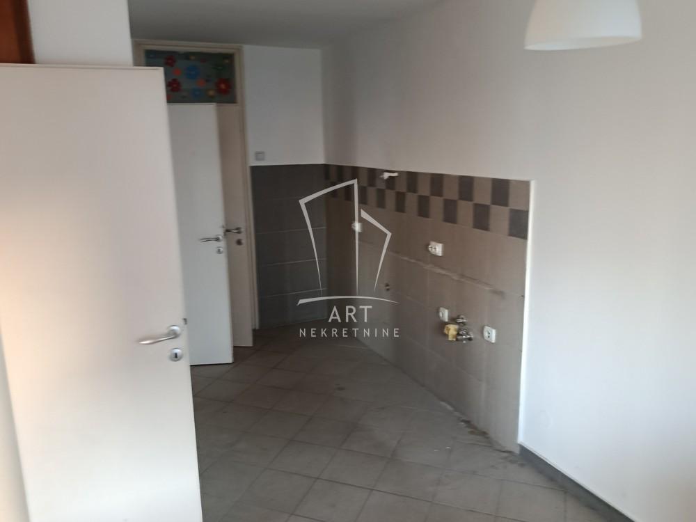 Slika 2 - Jurija Gagarina, Trosoban stan za izdavanje, 76m2, 750€