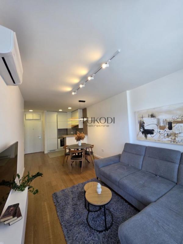 Slika 3 - Trosoban stan za izdavanje, 65m2, 1.200€
