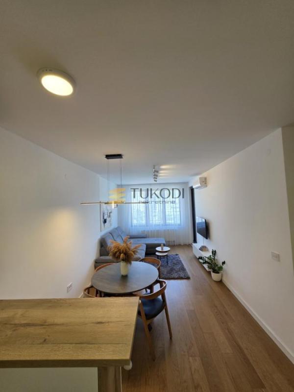 Slika 1 - Trosoban stan za izdavanje, 65m2, 1.200€