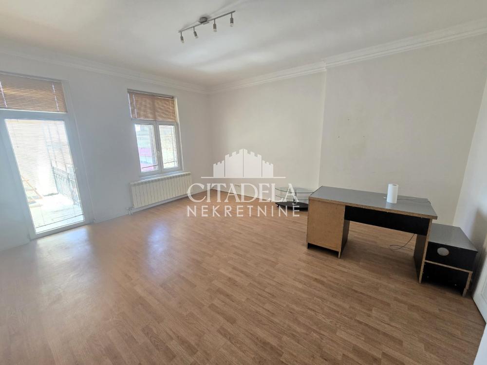 Slika 1 - Uzun Mirkova, Četvorosoban stan za izdavanje, 123m2, 1.600€