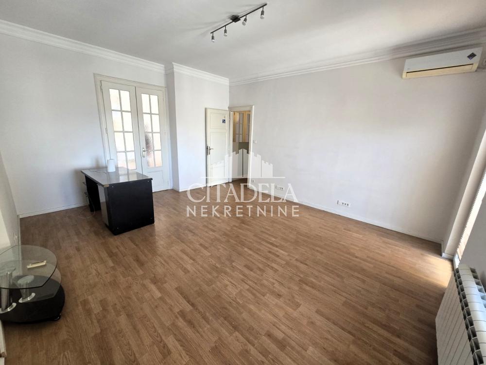 Slika 2 - Uzun Mirkova, Četvorosoban stan za izdavanje, 123m2, 1.600€
