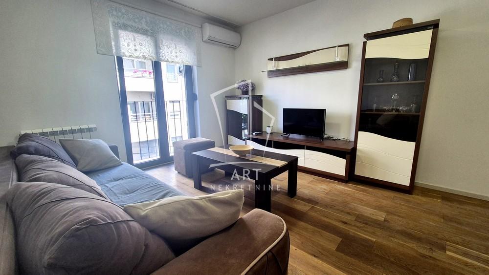 Slika 1 - Vojvode Savatija, Trosoban stan za izdavanje, 57m2, 700€