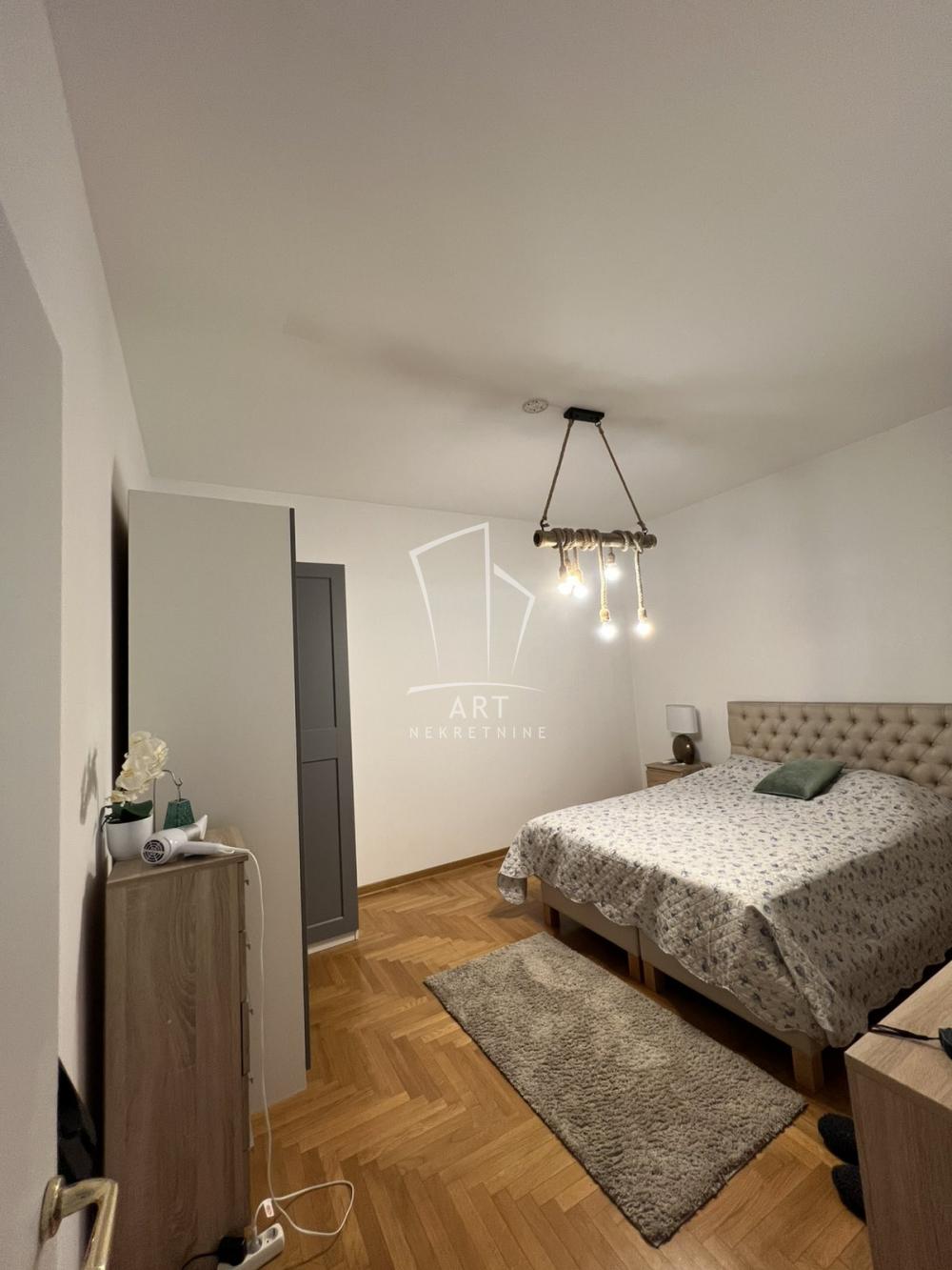 Slika 1 - Zmaj Jovina, Četvorosoban stan za izdavanje, 99m2, 1.500€