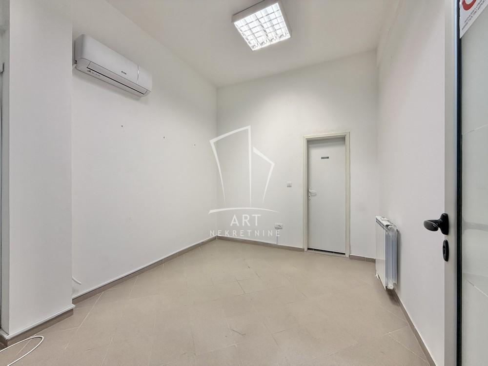 Slika 1 - Vojvode Stepe,  Lokal na prodaju, 14m2, 56.000€