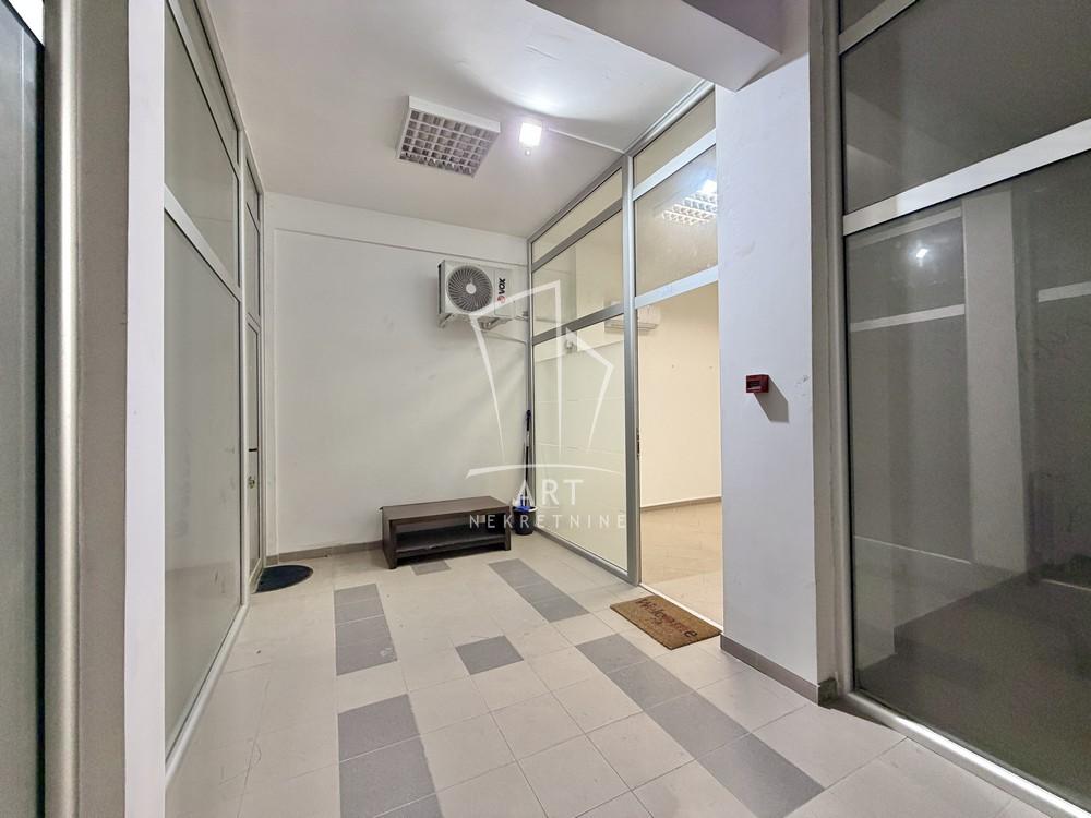Slika 3 - Vojvode Stepe,  Lokal na prodaju, 14m2, 56.000€