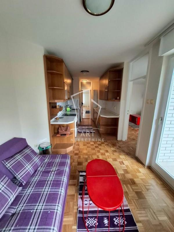 Slika 8 - Metohijska, Trosoban stan za izdavanje, 88m2, 1.200€