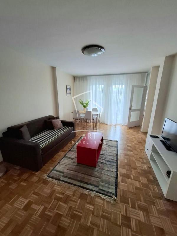 Slika 1 - Metohijska, Trosoban stan za izdavanje, 88m2, 1.200€