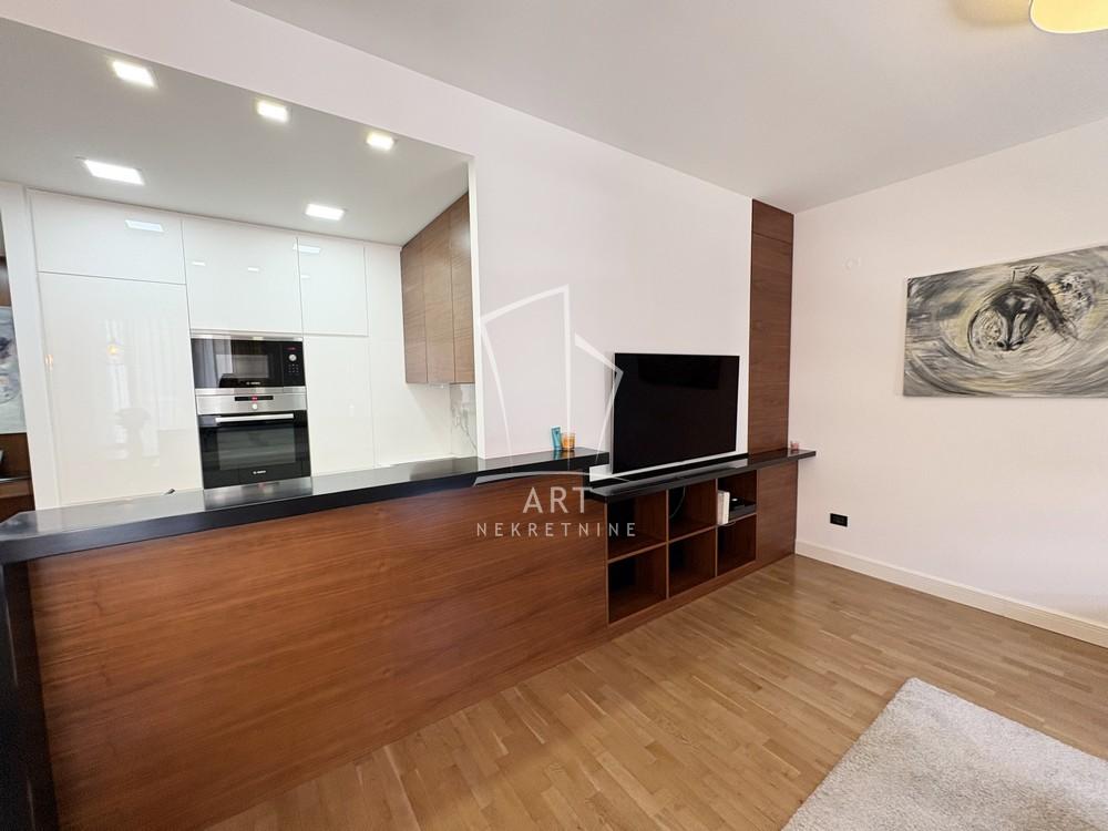 Slika 10 - Dragiše Lapčevića, Trosoban stan za izdavanje, 73m2, 850€