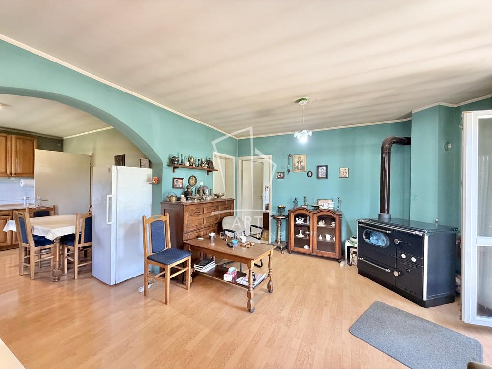 Slika 1 - Lipovički put,  Kuća na prodaju, 304m2, 180.000€