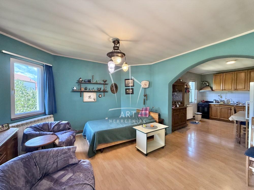 Slika 3 - Lipovički put,  Kuća na prodaju, 304m2, 180.000€