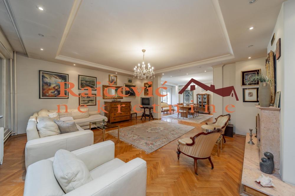 Slika 1 - Vojvodjanskih brigada,  Kuća na prodaju, 273m2, 700.000€
